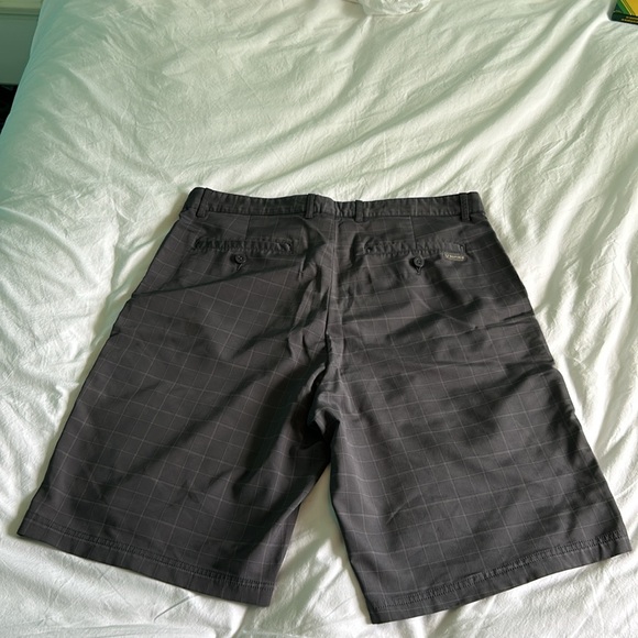 Sun Ice. GOLF Shorts. 34”W x 10” inseam. Like new. - Picture 2 of 8